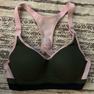 Victoria’s Secret sports bra size 32C, great condition!